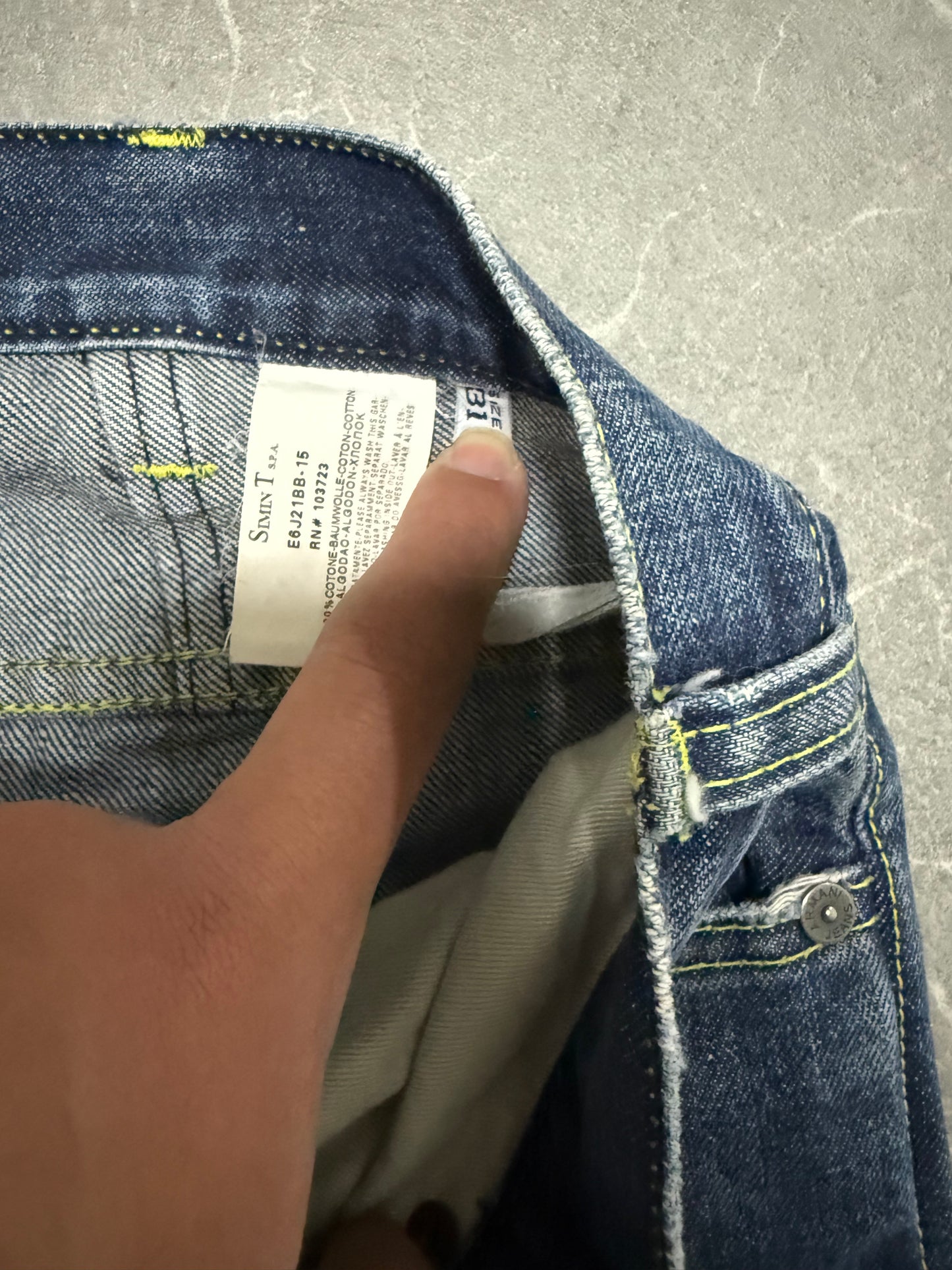 Armani Jeans (L)