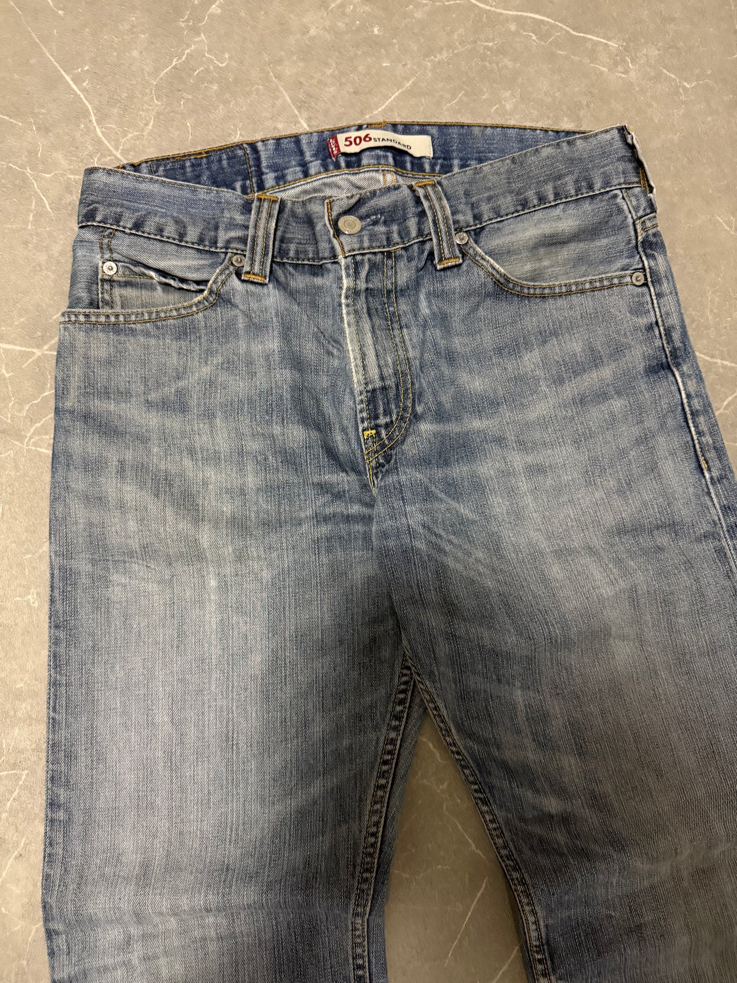 Levis Jeans 506 (M)