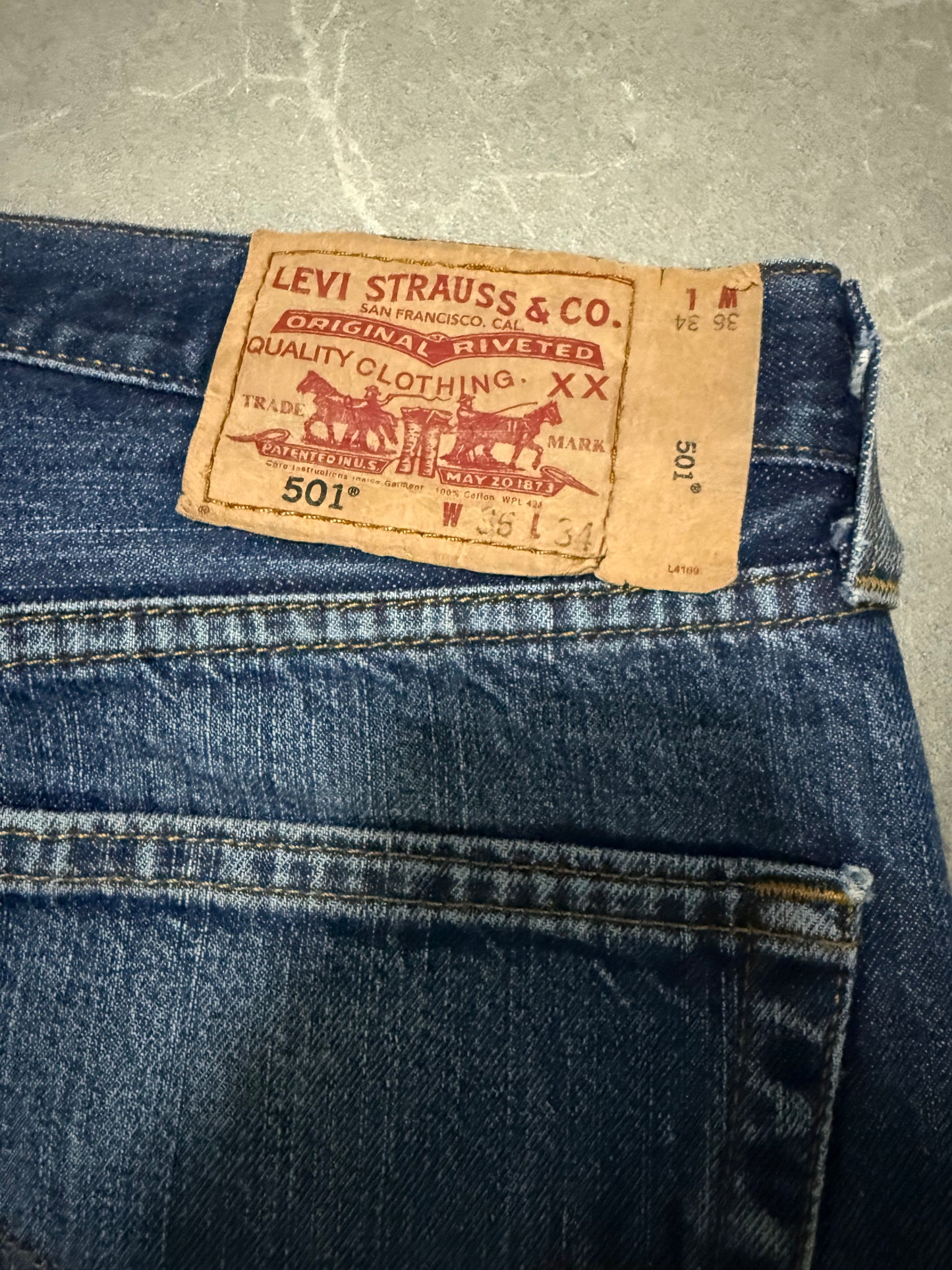 Levis Jeans 501 (L)