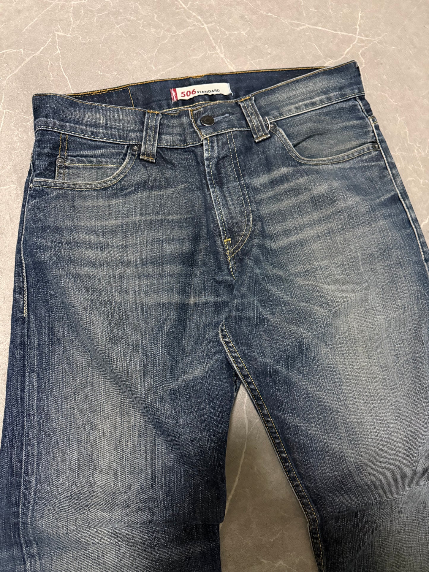 Levis Jeans 506 (M)