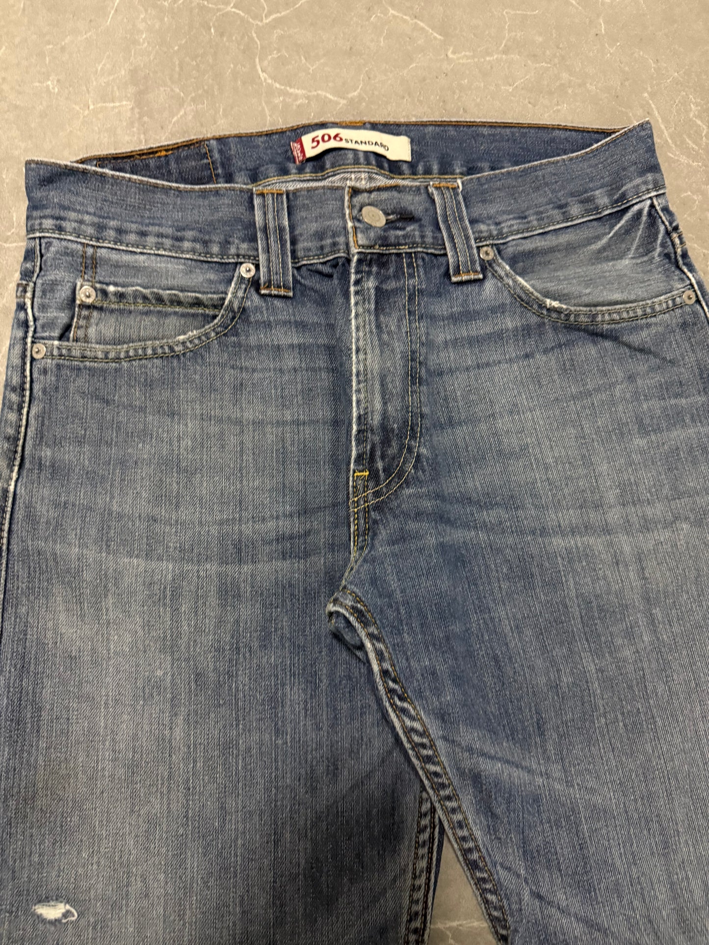 Levis Jeans 506 (M)